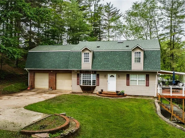 57 Greentree Dr, Parkersburg, WV 26104