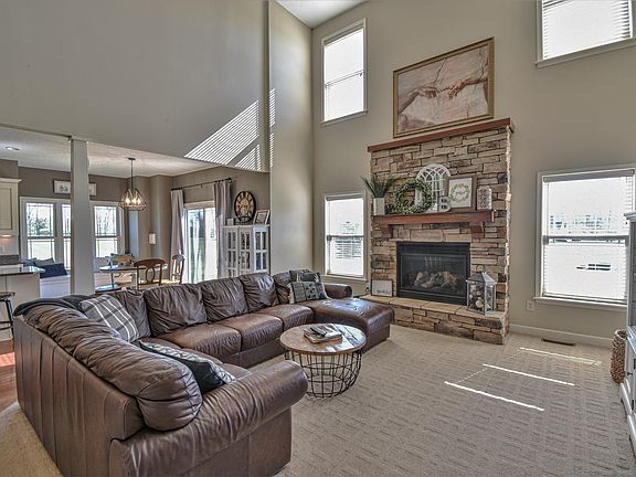 4th image of 112 Blackstone Ct SW