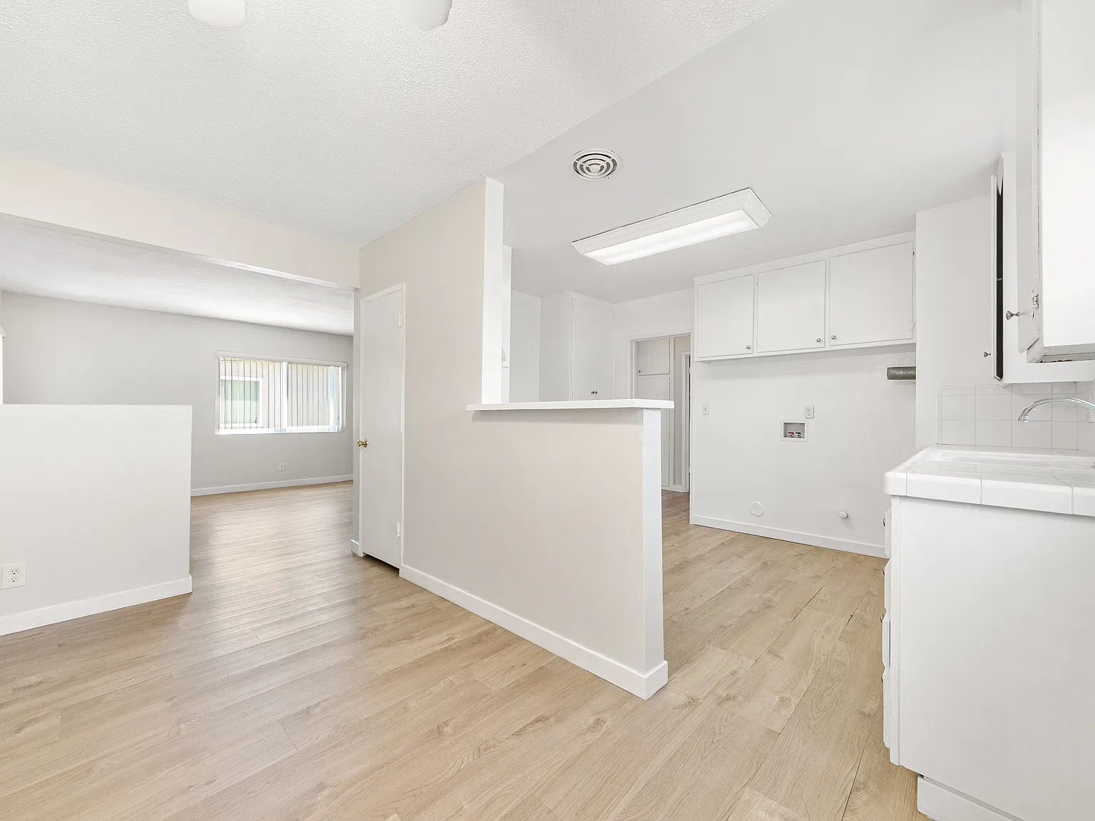 3 bed, 1199 sqft, $3,000 — Photo 4