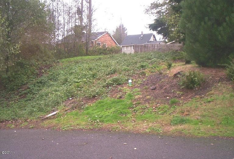 1st image of 2705 NE Reef Ave