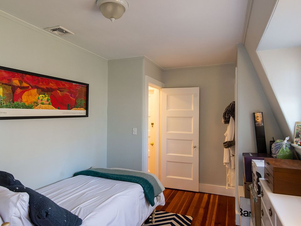 2nd image of 1117 Boylston St #2
