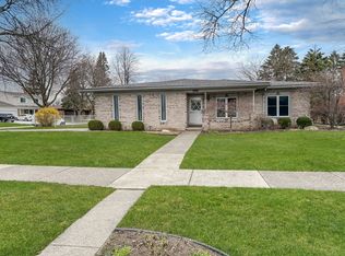 3007 Warrington Dr, Sterling Heights, MI 48310