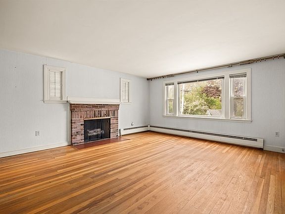5th image of 12 Roberts Rd