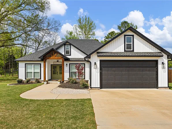 1814 Janie Francis Dr, Russellville, AR 72801