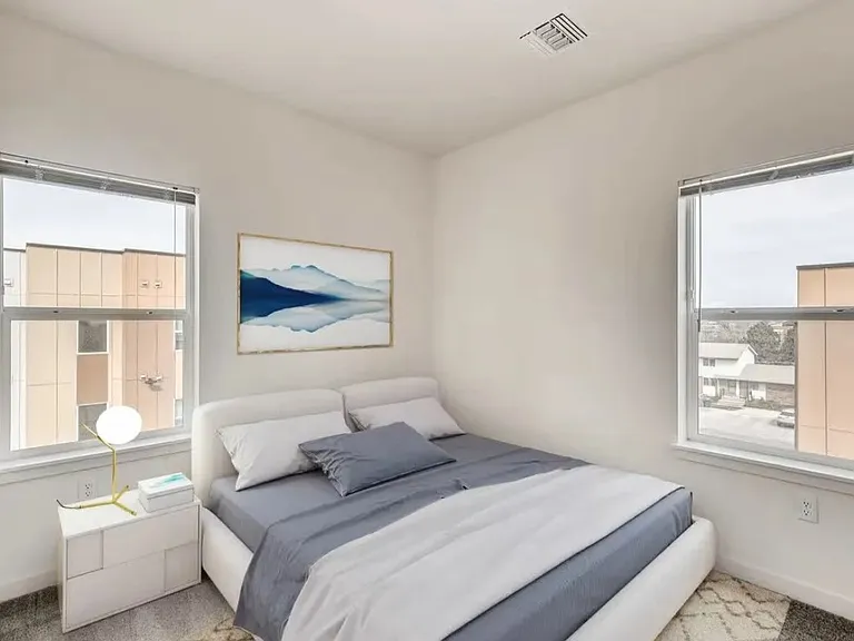 Del Corazon Apartments — Photo 9