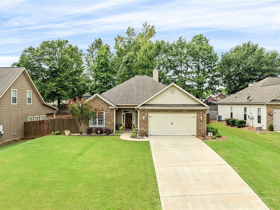 1st image of 2706 Carriage House Ln