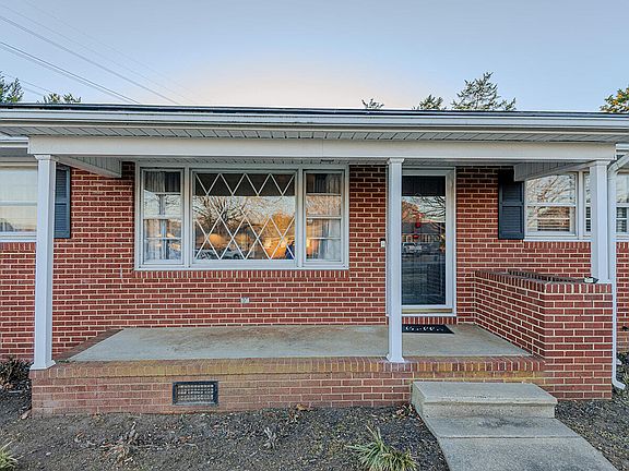 3rd image of 212 N Wilkins Rd