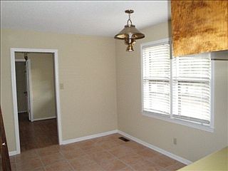 4th image of 114 Anderson Dr