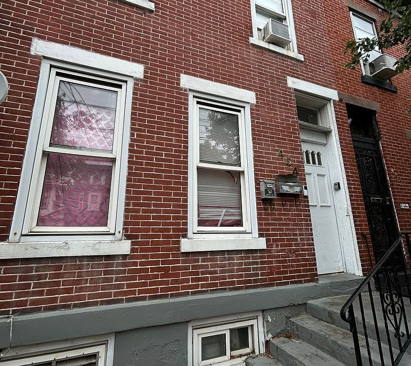 1st image of 454 W Hanover St Floor 2