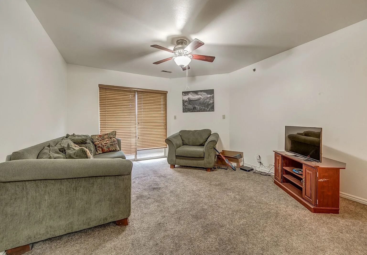 2 bed, 988 sqft, $449 — Photo 3