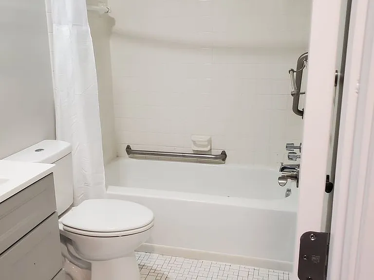 419 & 427 Bryant Ave NW — Photo 17
