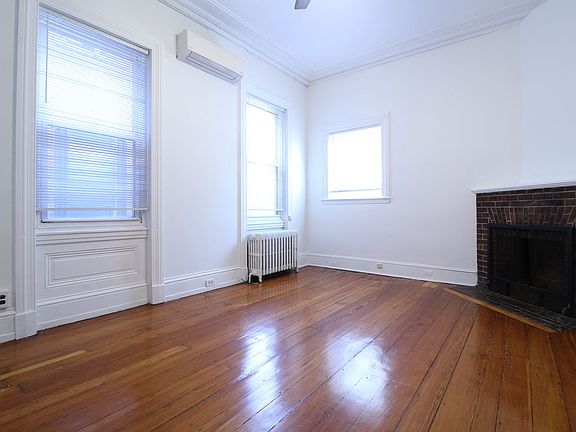 4th image of 1304 Pine St APT 1R