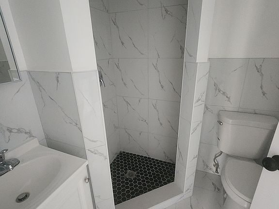 3rd image of 25 Riverview Pl #5&6