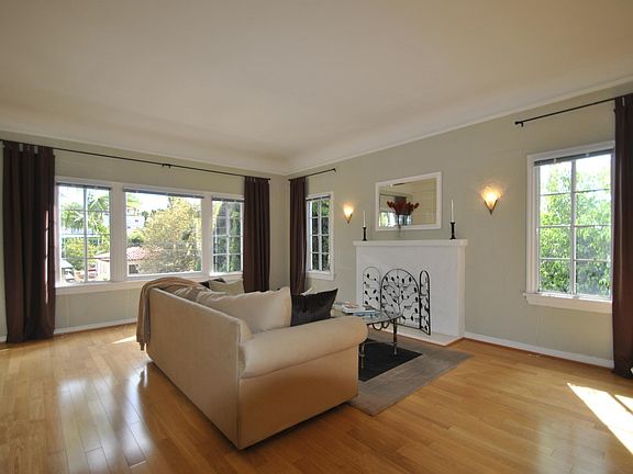 2nd image of 2325 N Beachwood Dr