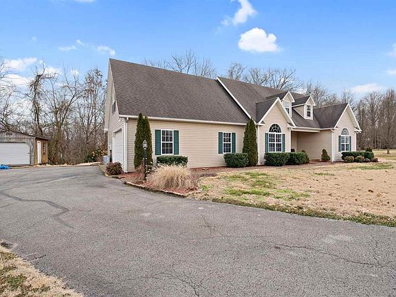 5th image of 270 Evergreen Ct