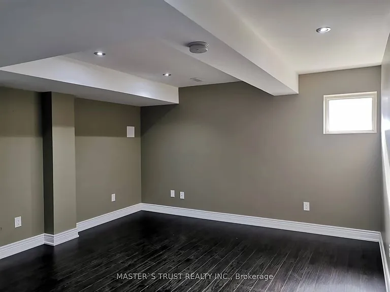 16 Lady Gwillim Ave #BASEMENT — Photo 9