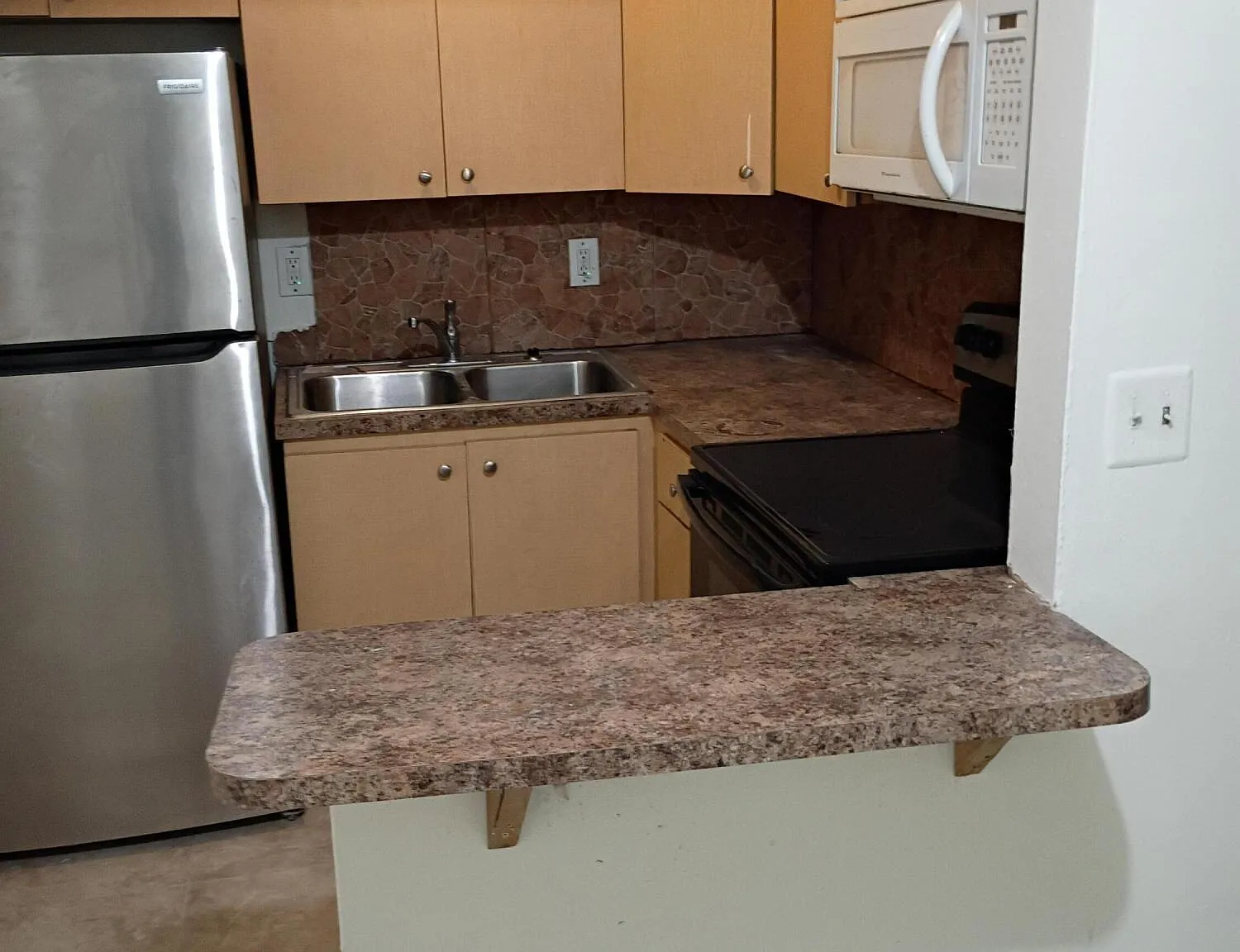 2 bed, 1.0 bath, 3151 sqft, $1,750 — Photo 2