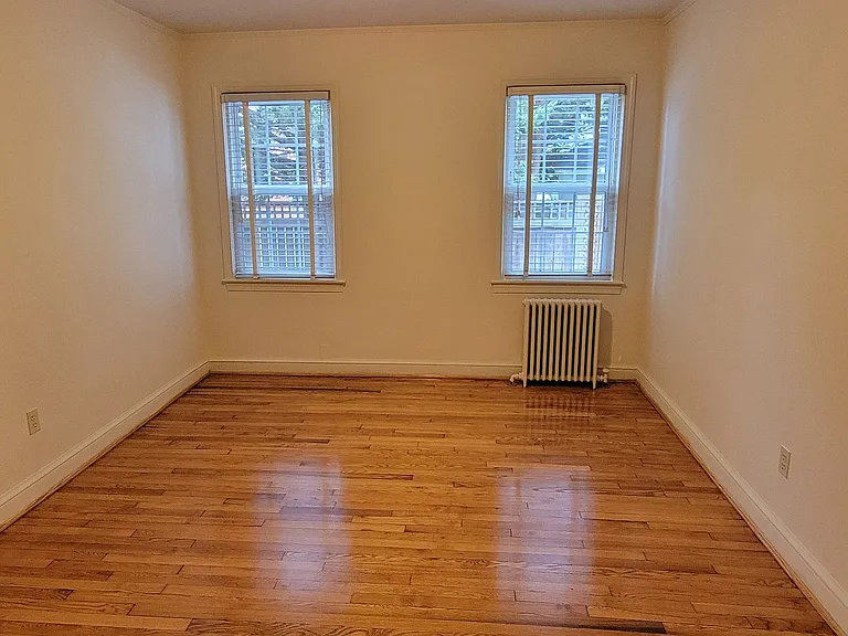 Glendale Apartments — Photo 21