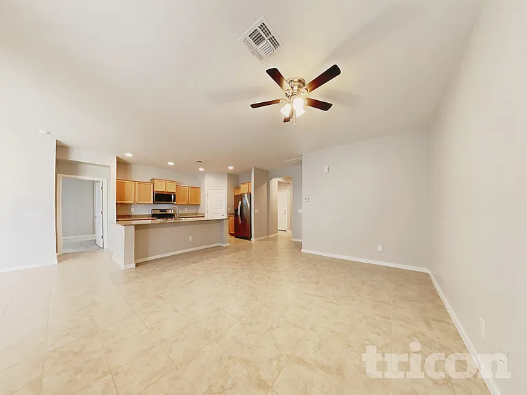 439 W Tenia Trl — Photo 3