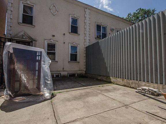 4th image of 42 Troutman St #1R