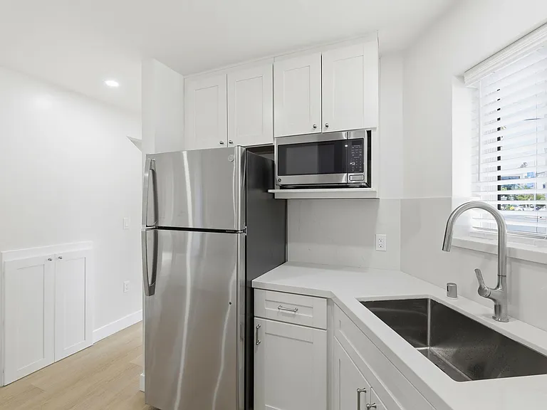 274 Everett Ave — Photo 8