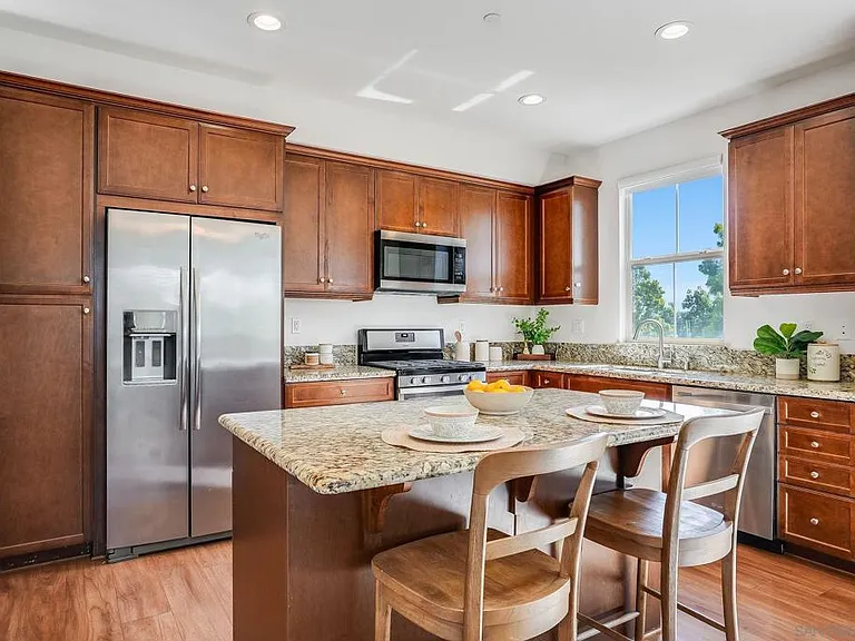 1876 Champagne Ct #5 — Photo 38