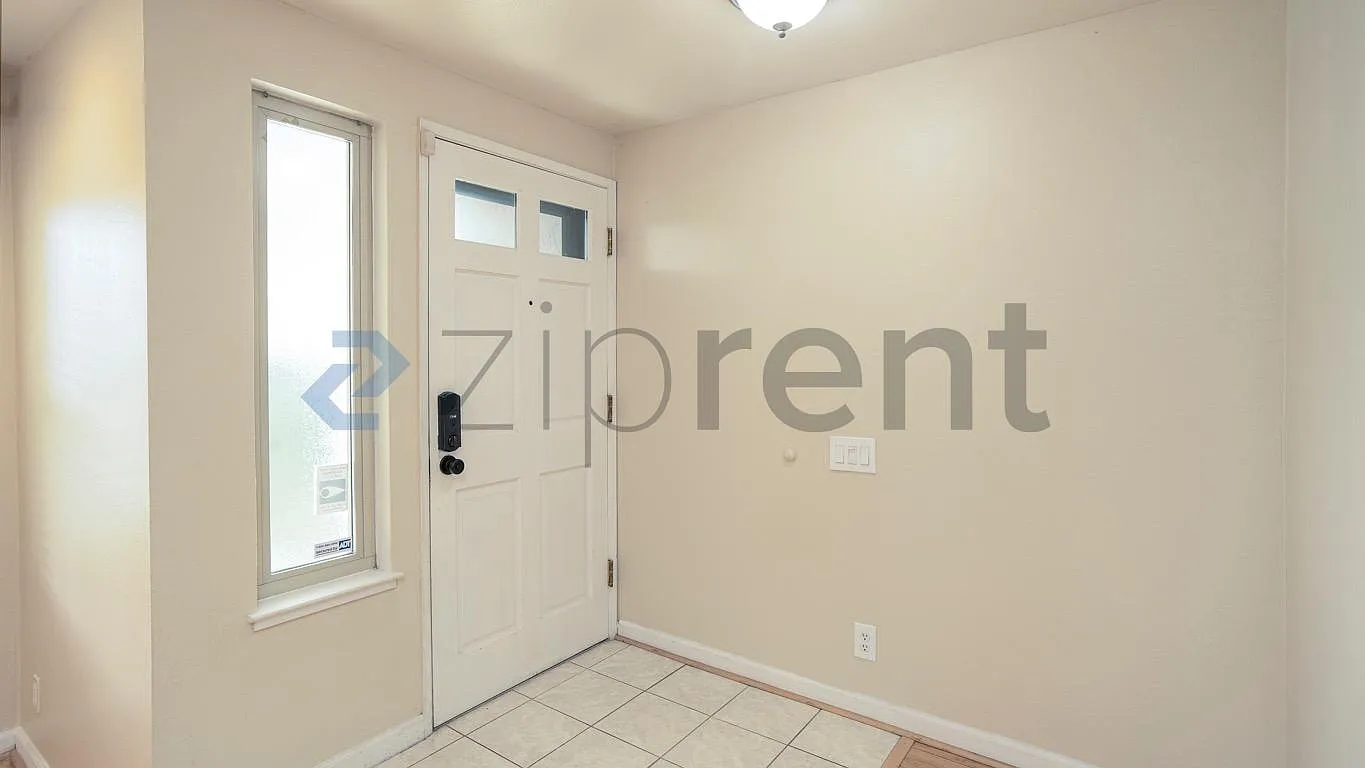 3 bed, 2.5 bath, 1400 sqft, $5,070 — Photo 2