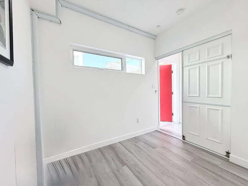 1258 Leighton Ave — Photo 2