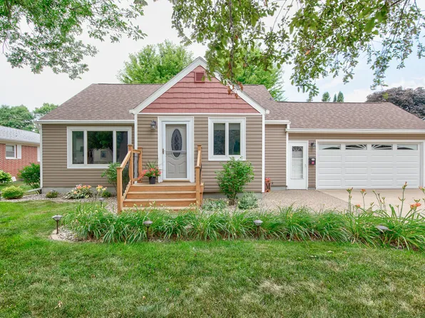 309 N 16th St, Estherville, IA 51334