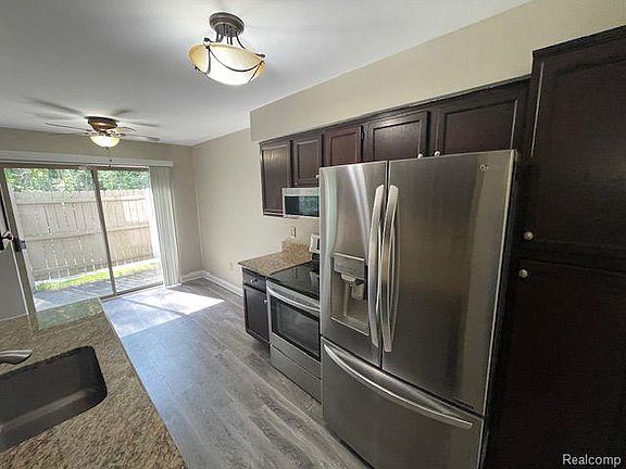 5th image of 3181 Hidden Ridge Dr