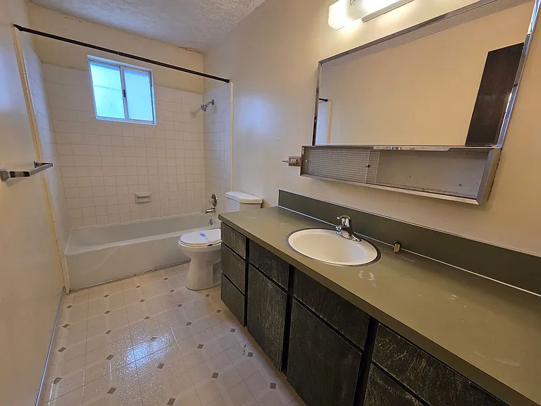 1165 Edgewood Dr — Photo 35