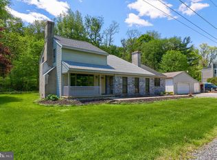 612 Sycamore Dr, Columbia, PA 17512