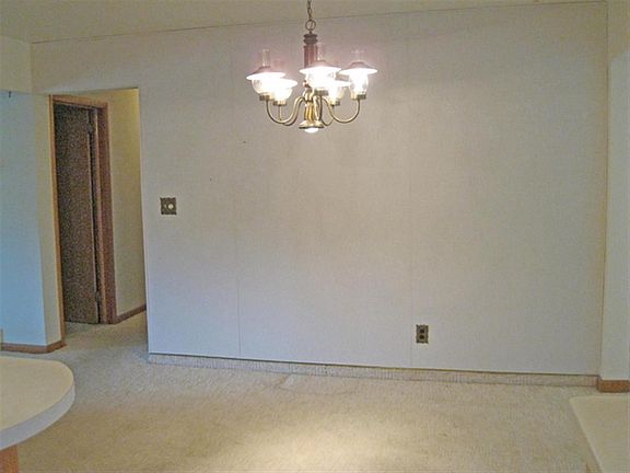 3rd image of 1703 N Peach Ave