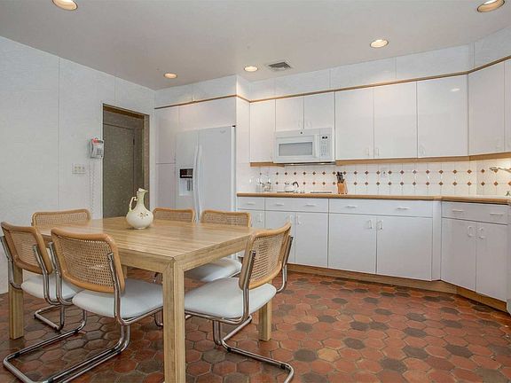 5th image of 32 Colgate Ln