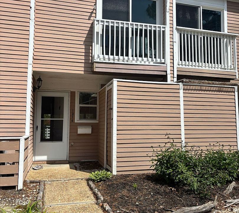 1st image of 1314 Linkhorn Cir