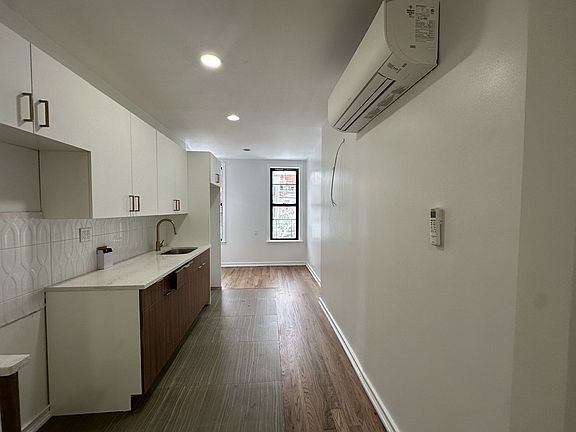 3rd image of 127 Montrose Ave #2