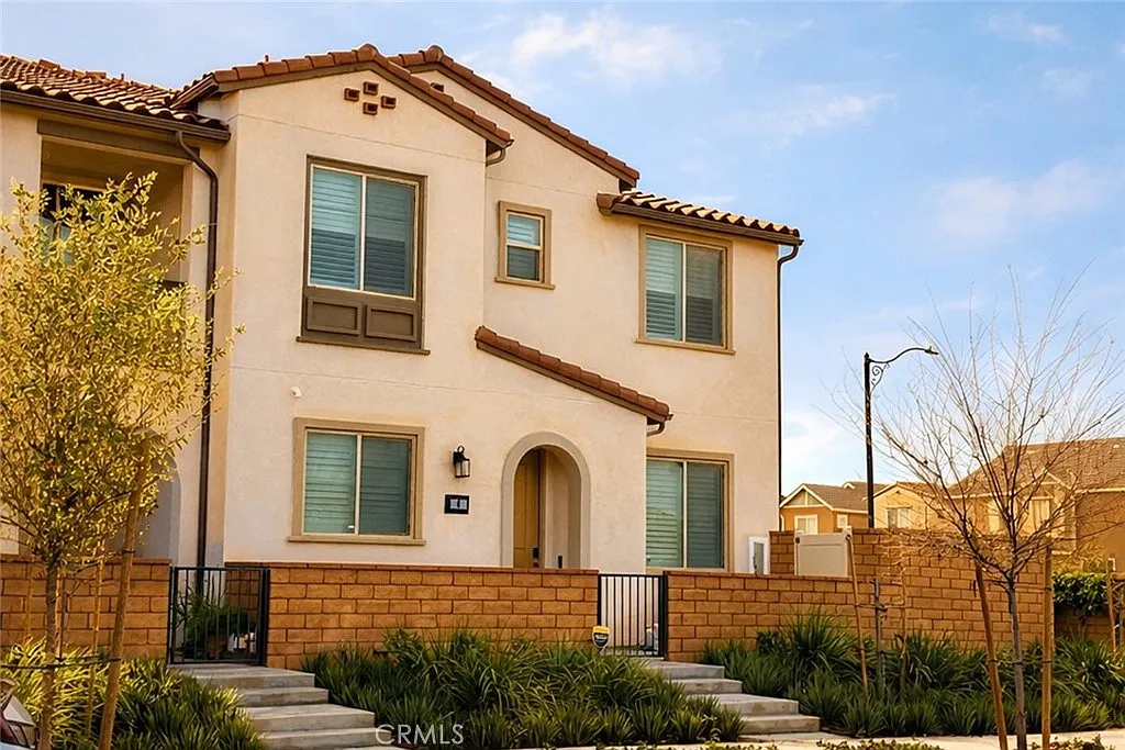 3 bed, 2.5 bath, 1860 sqft, $3,400 — Photo 2