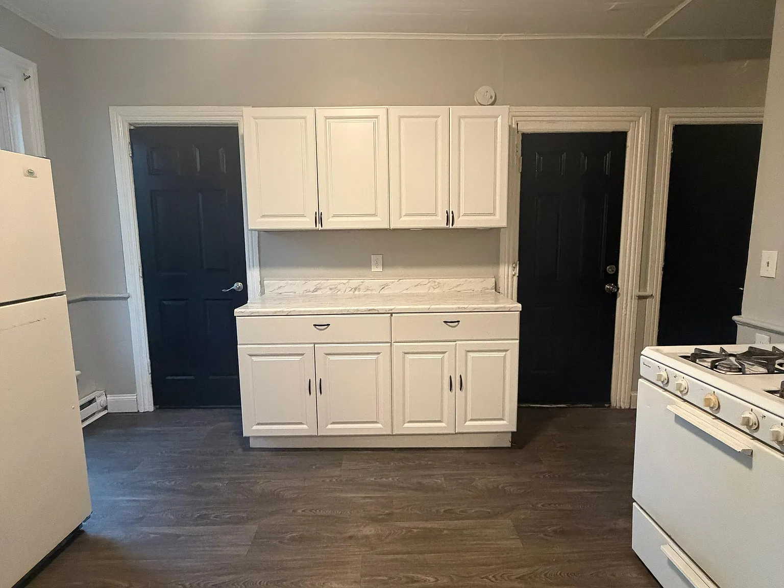 3 bed, 1000 sqft, $1,450 — Photo 1