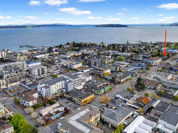 9691 5th St, Sidney, BC V8L 2W9