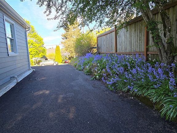 3rd image of 12053 70 Avenue S