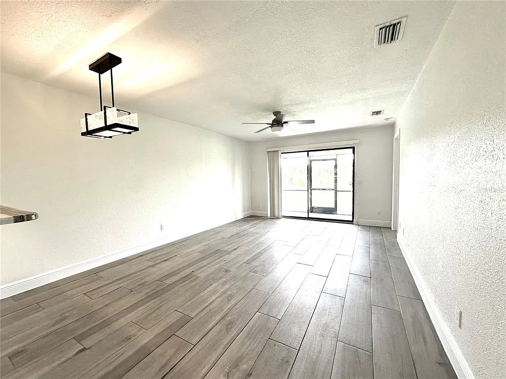 2 bed, 2.0 bath, 1051 sqft, $1,400 — Photo 4