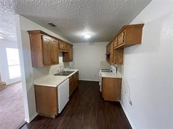 3rd image of 1738 Dynasty Cir