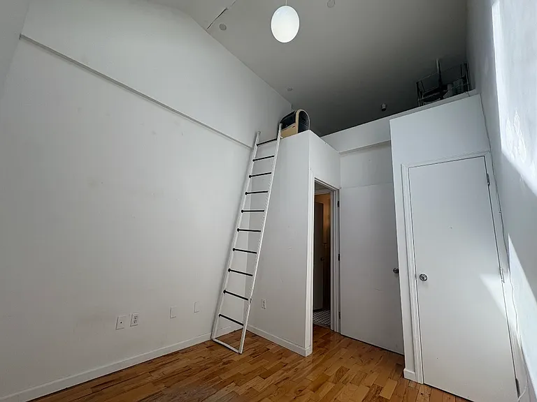 326 Melrose St #4A — Photo 9