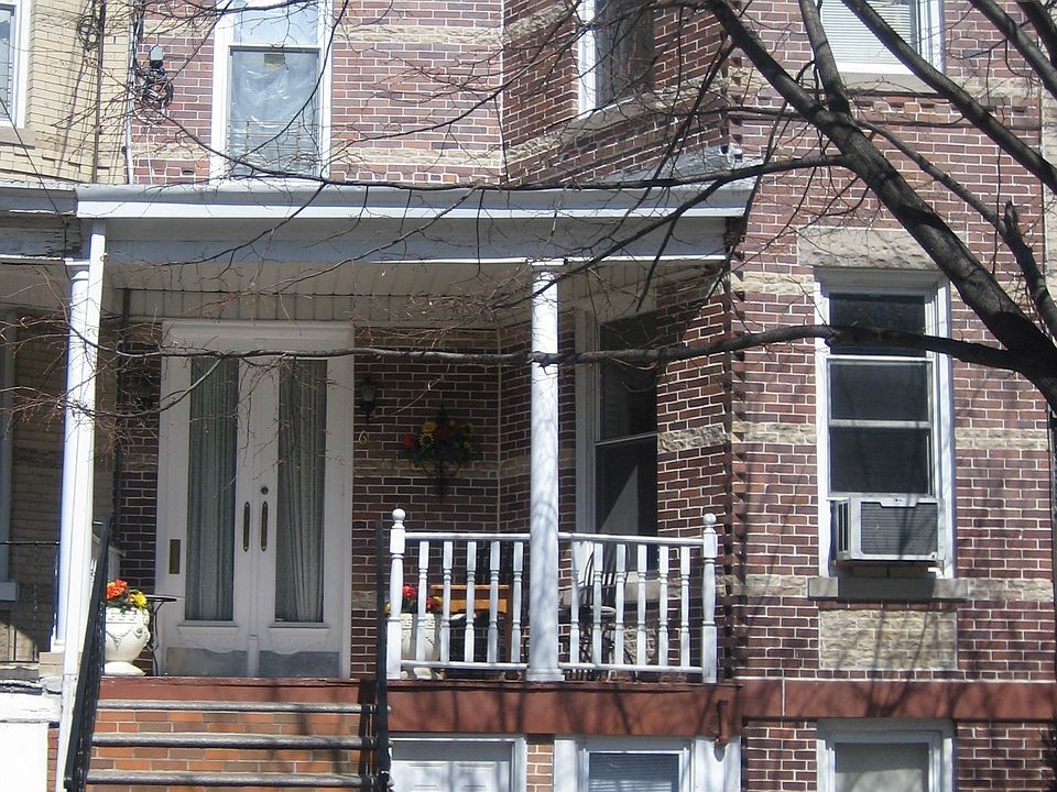 2nd image of 6047 69th Ave