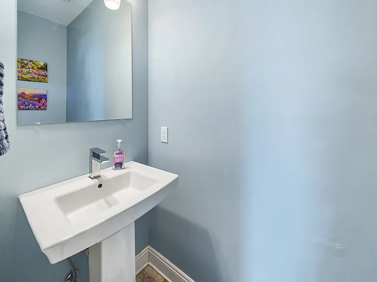6104 Beach Dr — Photo 25