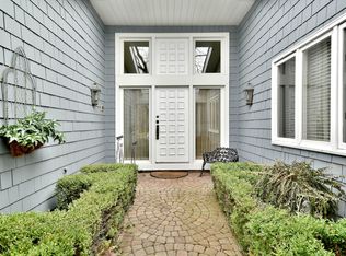 55 Briarwood Ln, Oak Brook, IL