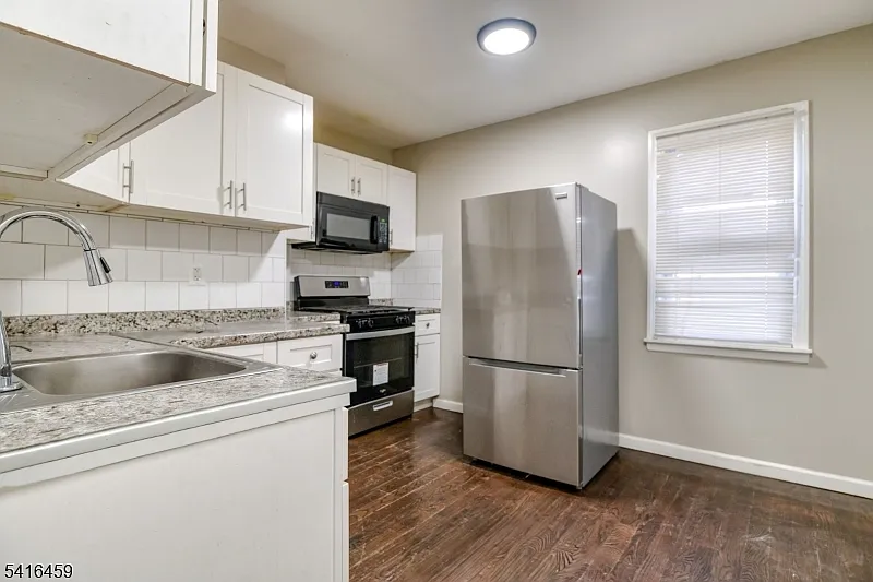Building Photo - 412 S 7th St #1