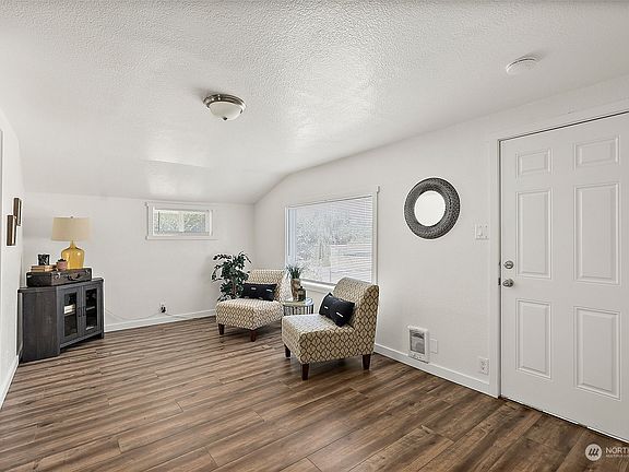 4th image of 3584 E Portland Avenue