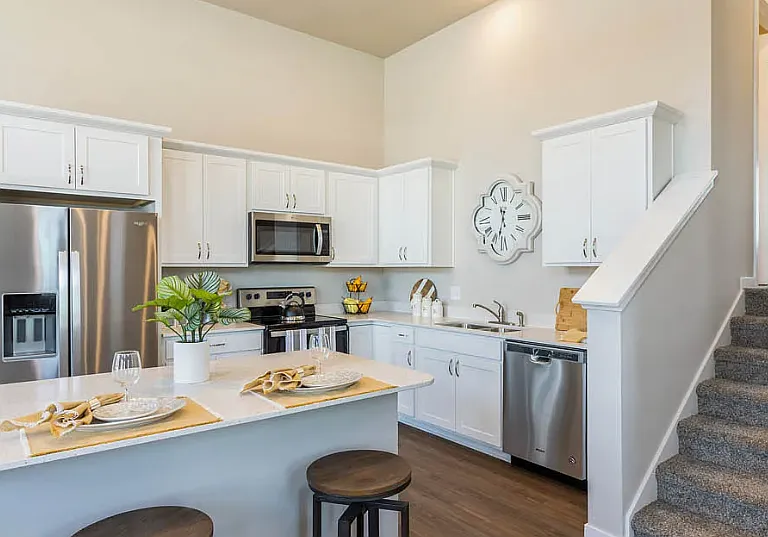 869 NE Traverse Dr — Photo 3