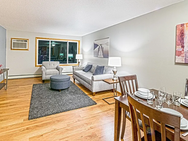 390 9th Ave SW — Photo 4
